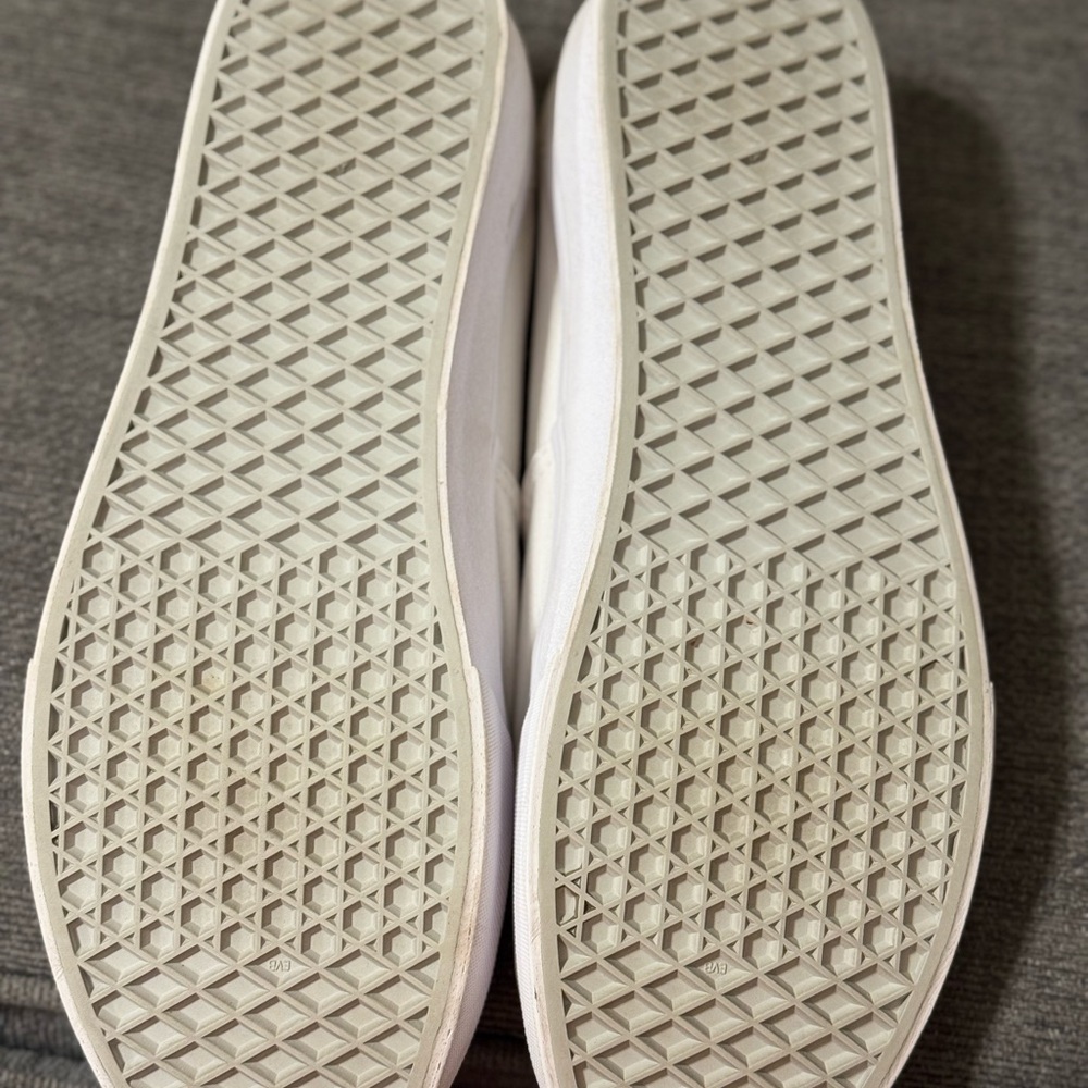 Vans Classic White Lace-Up Shoes - Picture 5 of 6